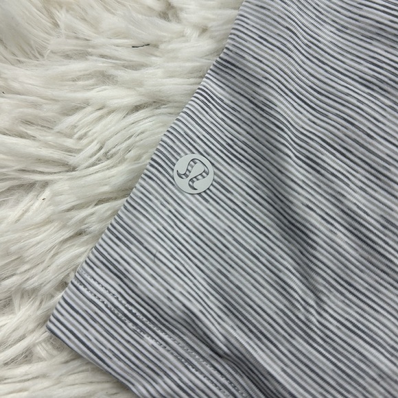 Lululemon On The Fly Short *2.5" Wee Are From Space Nimbus Battleship - Picture 5 of 6